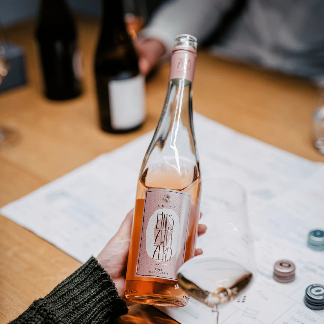 EINS-ZWEI-ZERORosealkoholfrei0_75L_3_fd4c8b27-3ef2-4525-8b63-fdb94b09af75 EINS-ZWEI-ZERORosealkoholfrei0_75L_3_fd4c8b27-3ef2-4525-8b63-fdb94b09af75