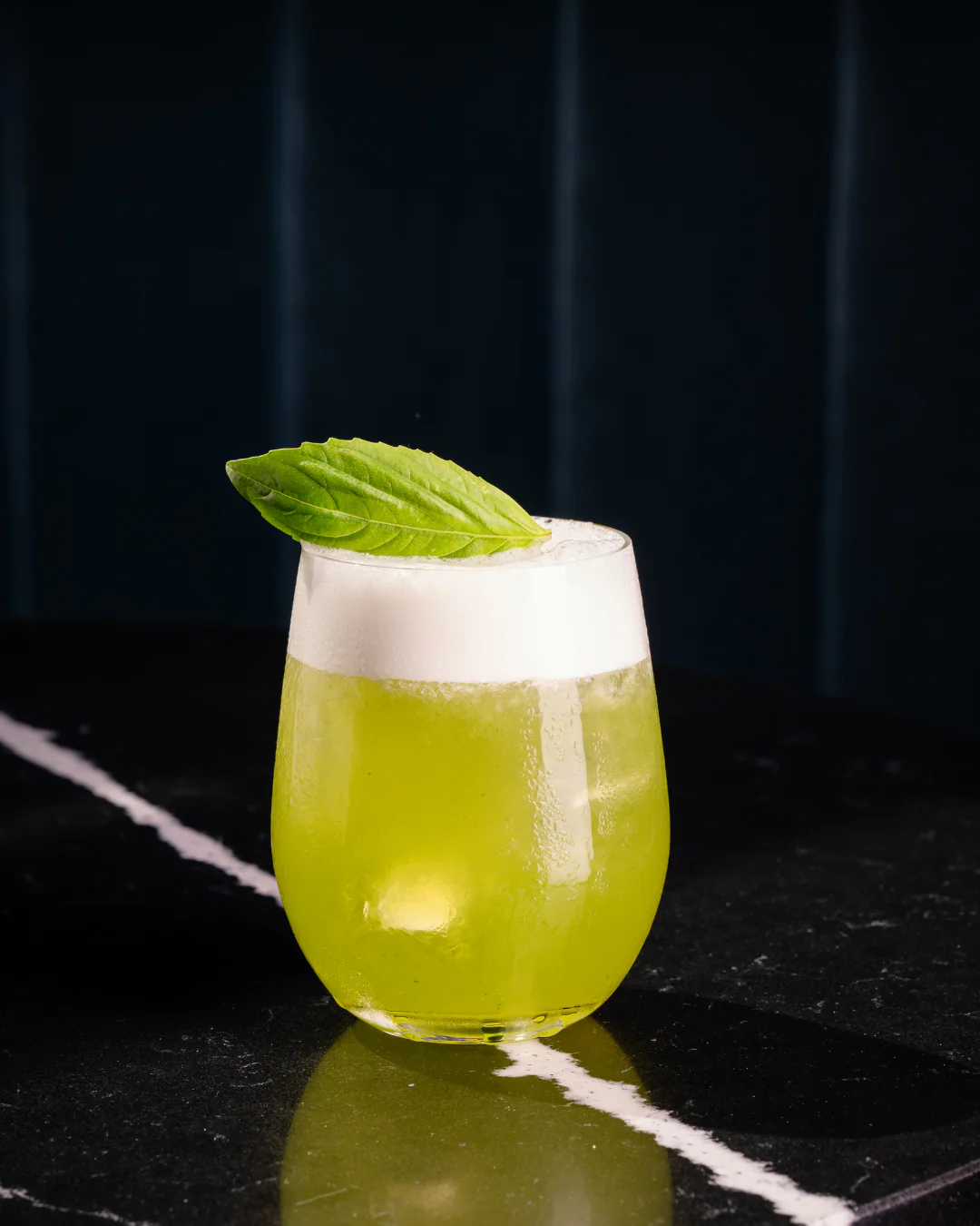 basil-smash-nealkoholinis-kokteilis basil-smash-nealkoholinis-kokteilis